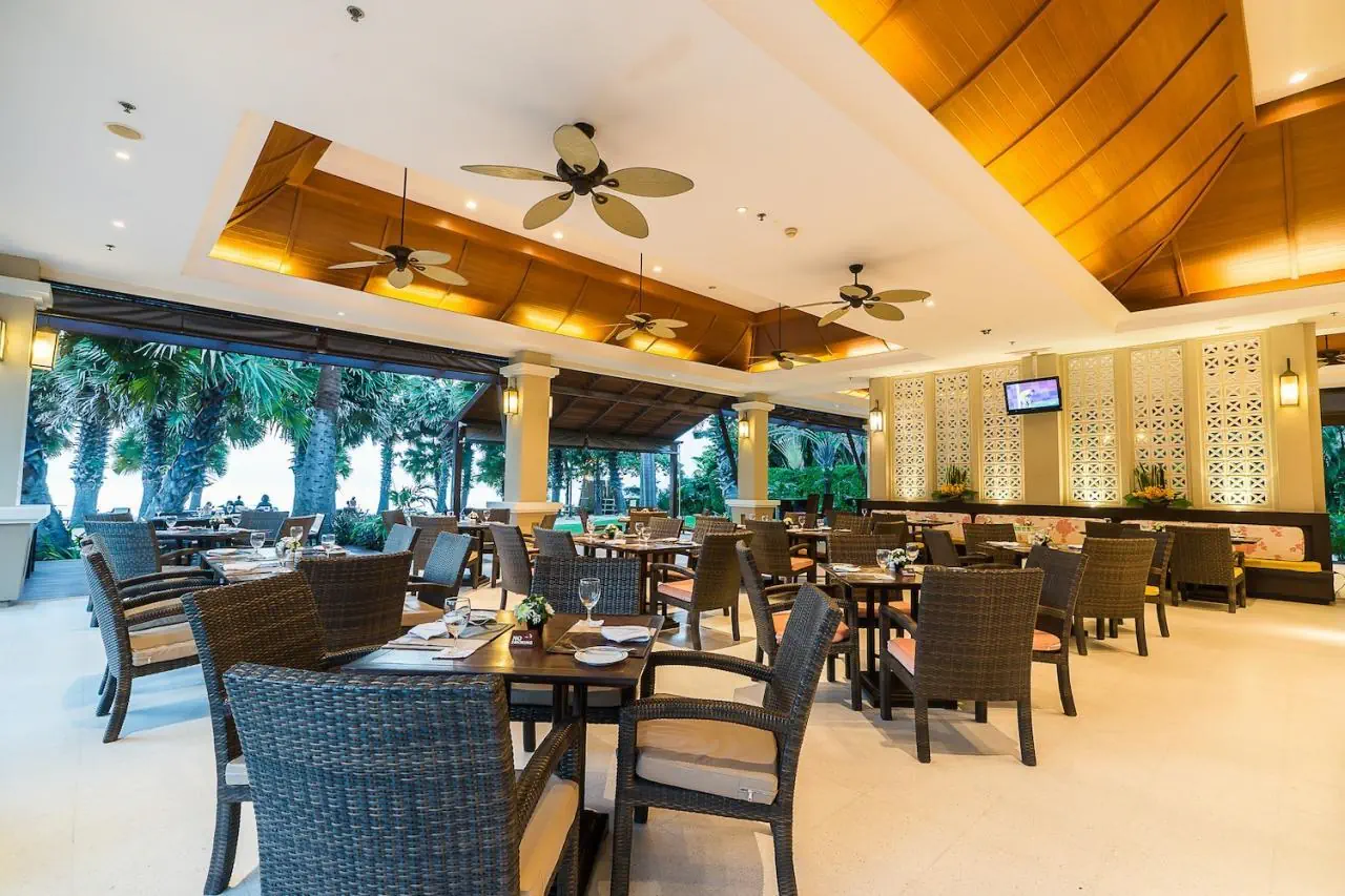 HOTEL Ravindra Beach Resort & Spa