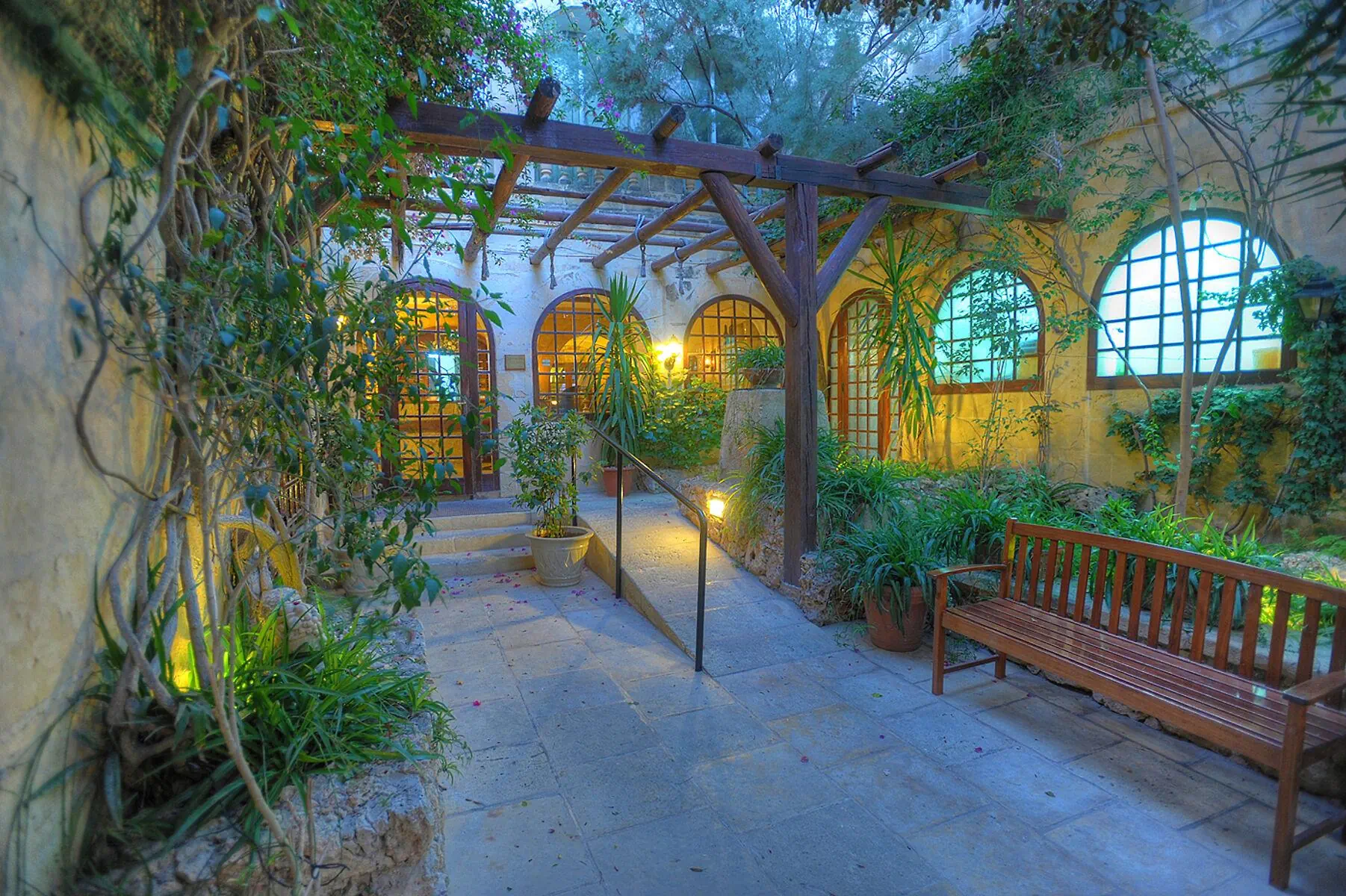 HOTEL Cornucopia