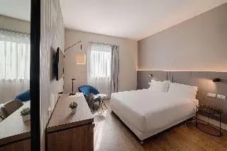 HOTEL NH Palermo