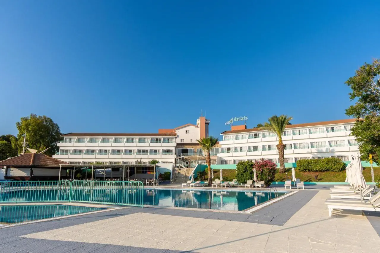 Adelais Bay Hotel