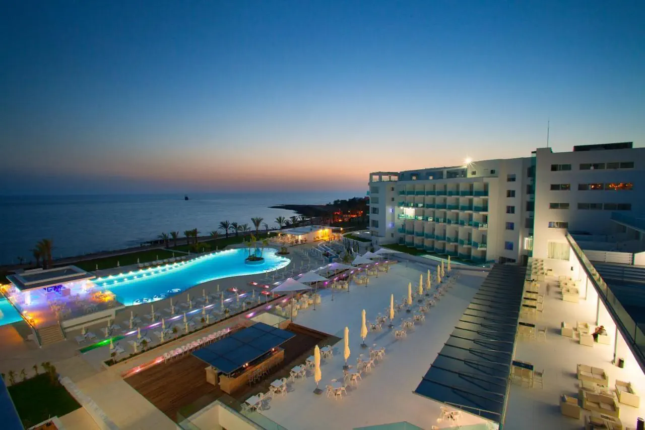 HOTEL: King Evelthon Beach Hotel & Resort