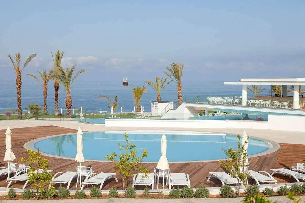 HOTEL: King Evelthon Beach Hotel & Resort