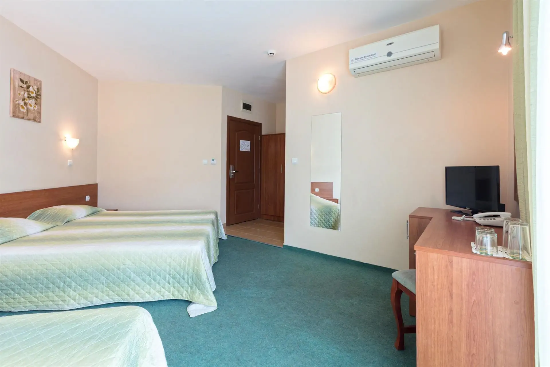 HOTEL: L & B