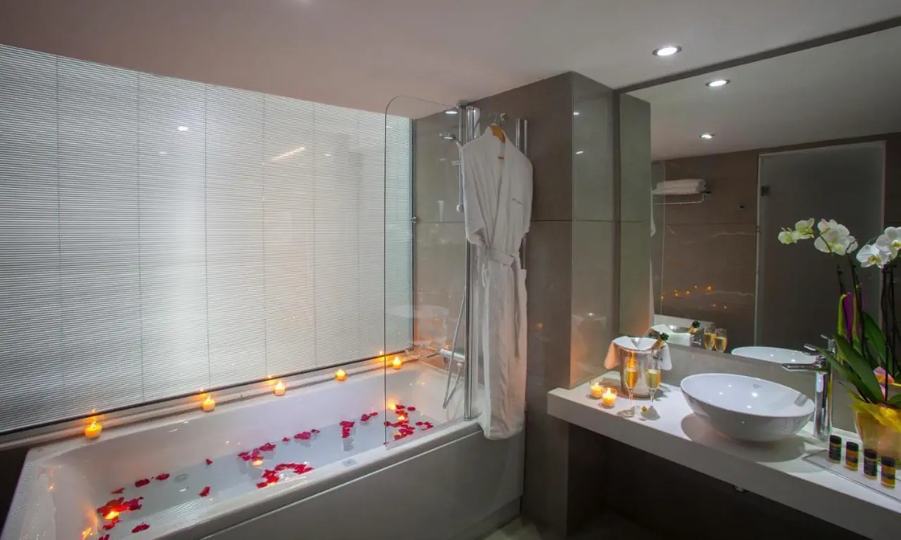 HOTEL: King Evelthon Beach Hotel & Resort