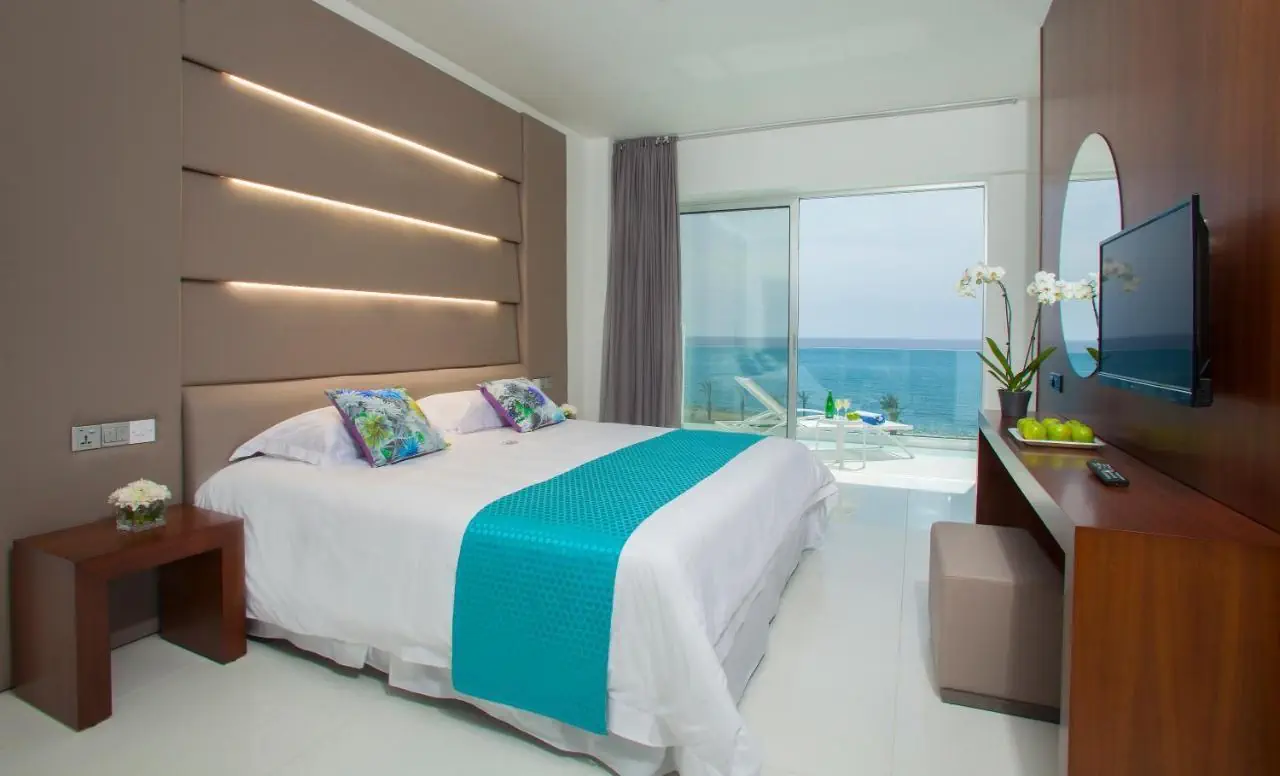 HOTEL: King Evelthon Beach Hotel & Resort