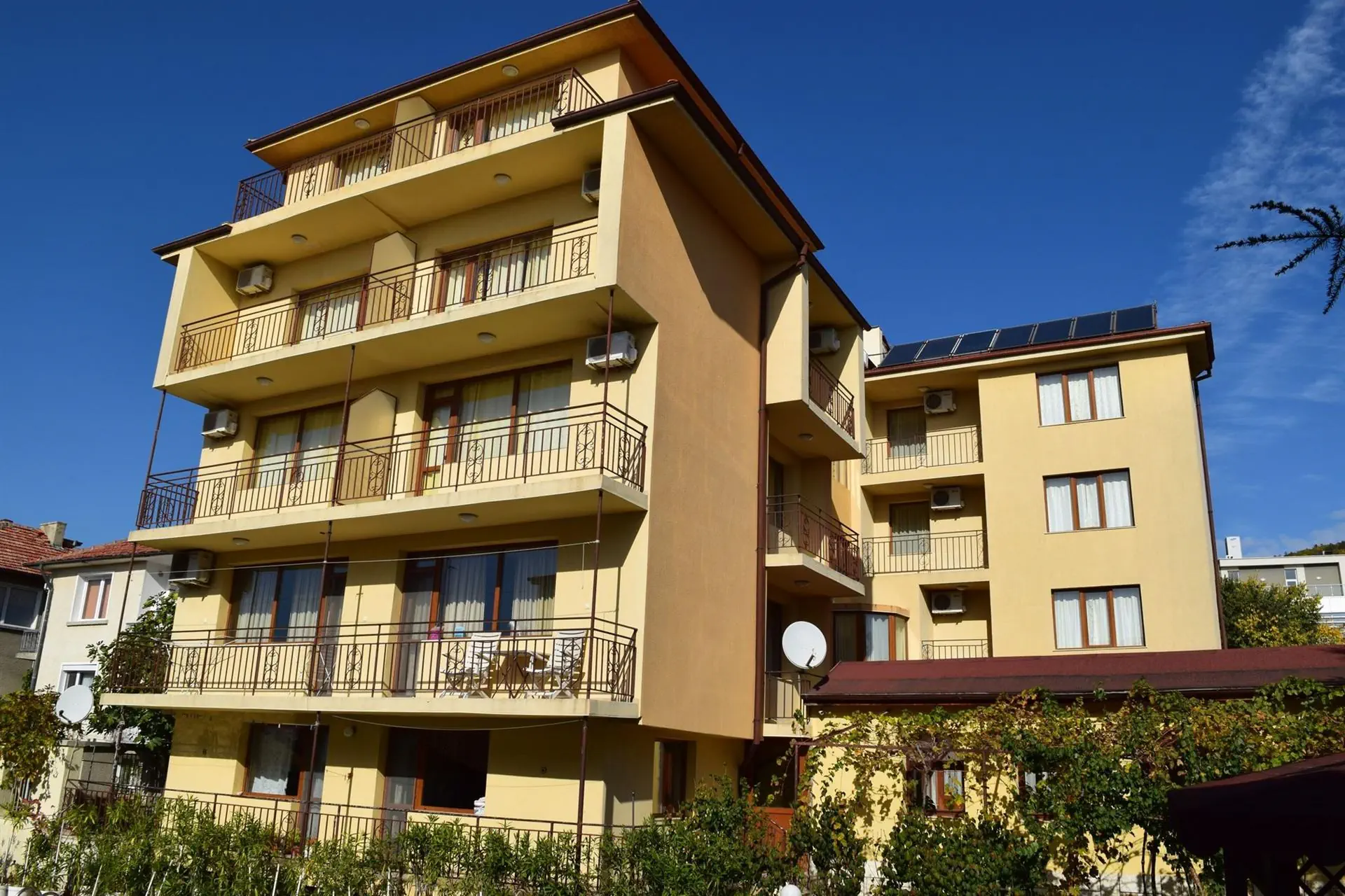 Cris Family Hotel