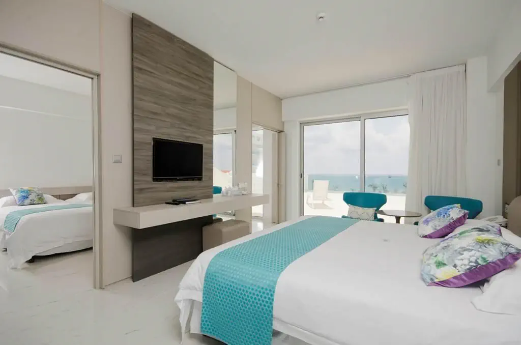HOTEL: King Evelthon Beach Hotel & Resort