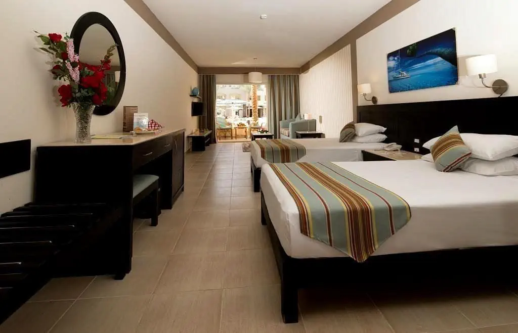 HOTEL: Nubia Aqua Beach Resort