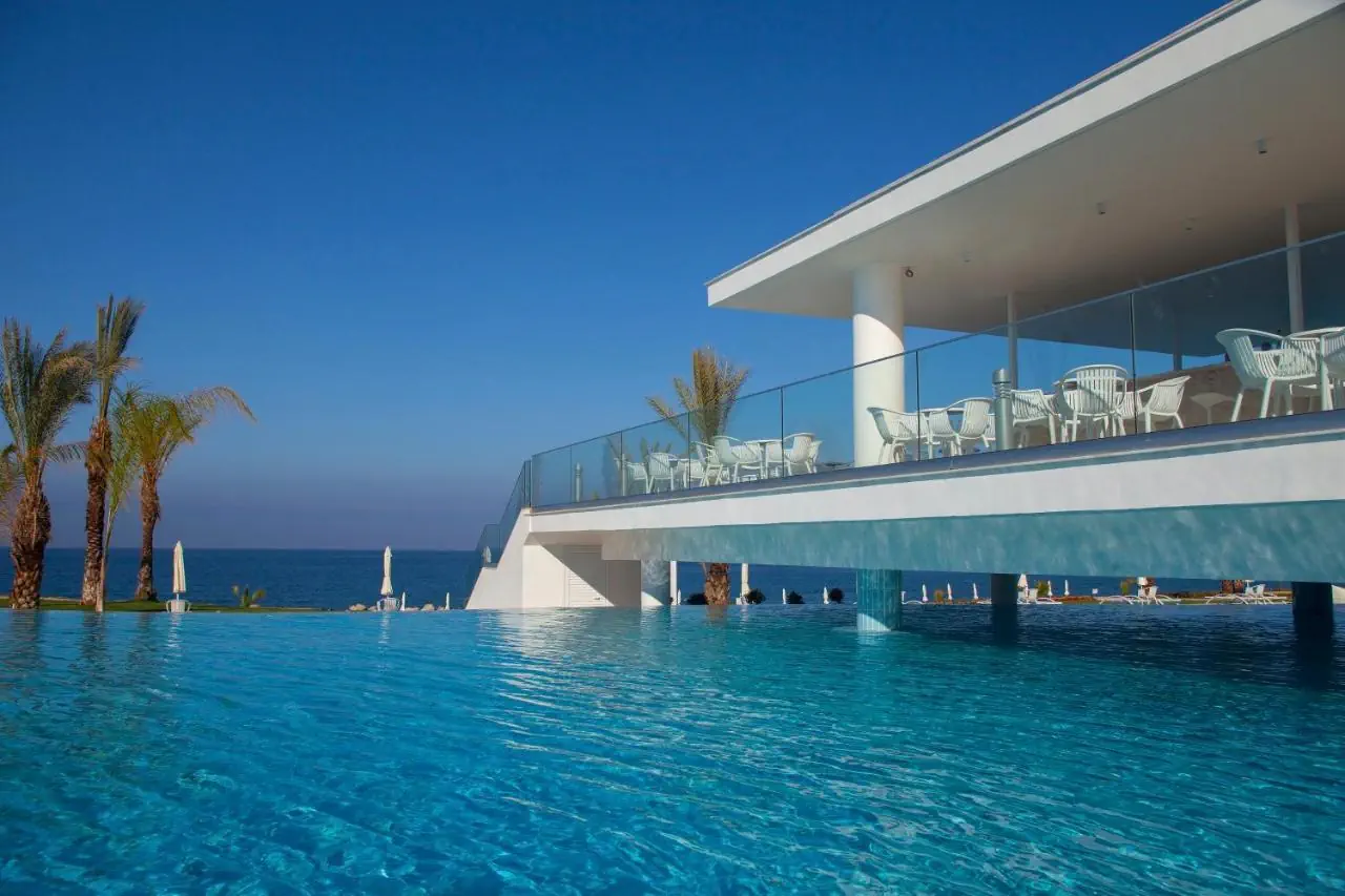 HOTEL: King Evelthon Beach Hotel & Resort