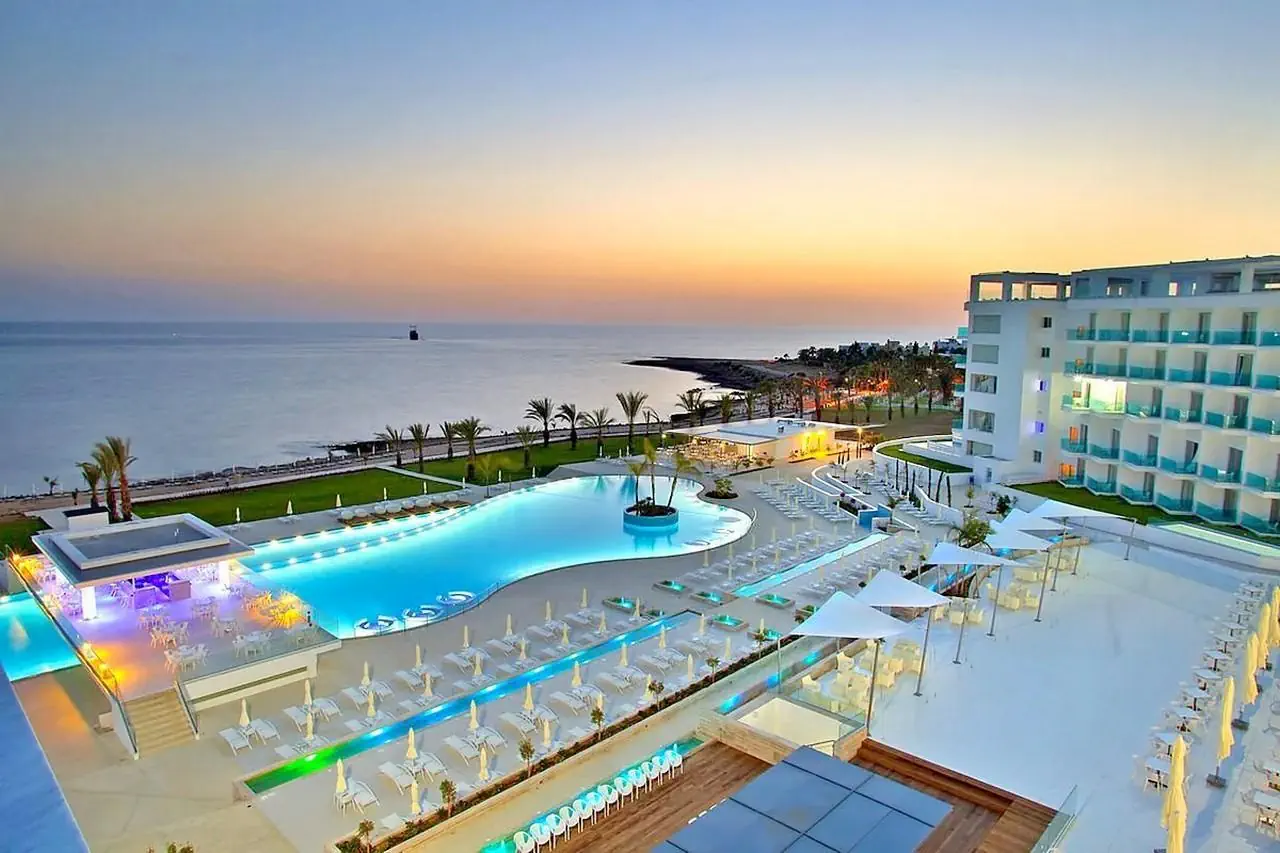 HOTEL: King Evelthon Beach Hotel & Resort