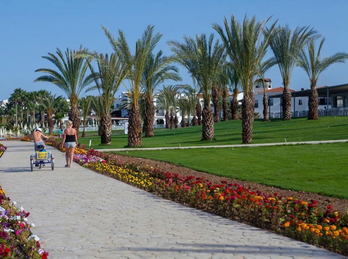 HOTEL: King Evelthon Beach Hotel & Resort