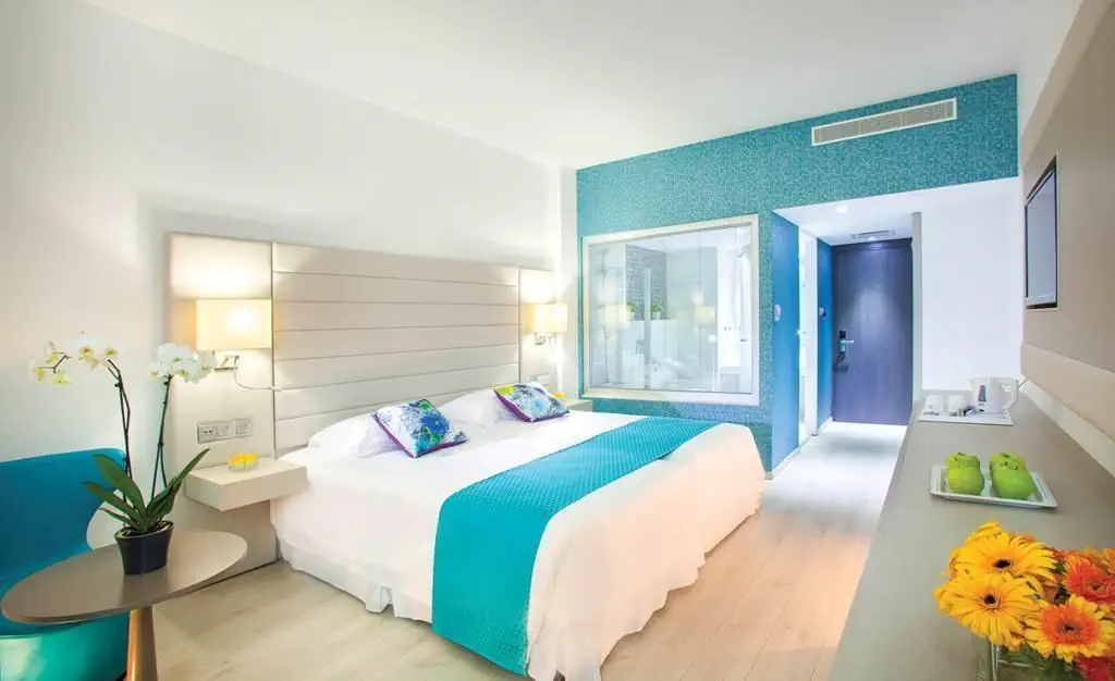 HOTEL: King Evelthon Beach Hotel & Resort