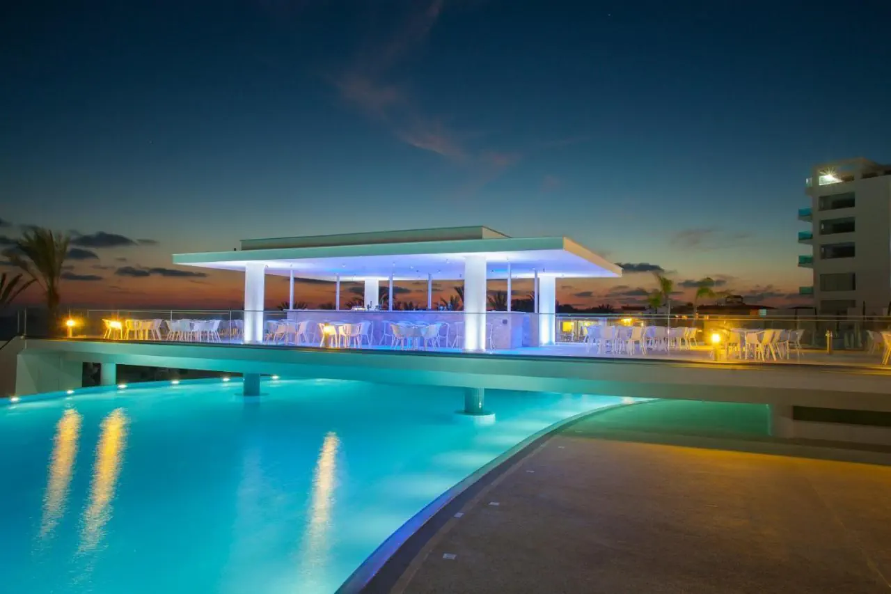 HOTEL: King Evelthon Beach Hotel & Resort