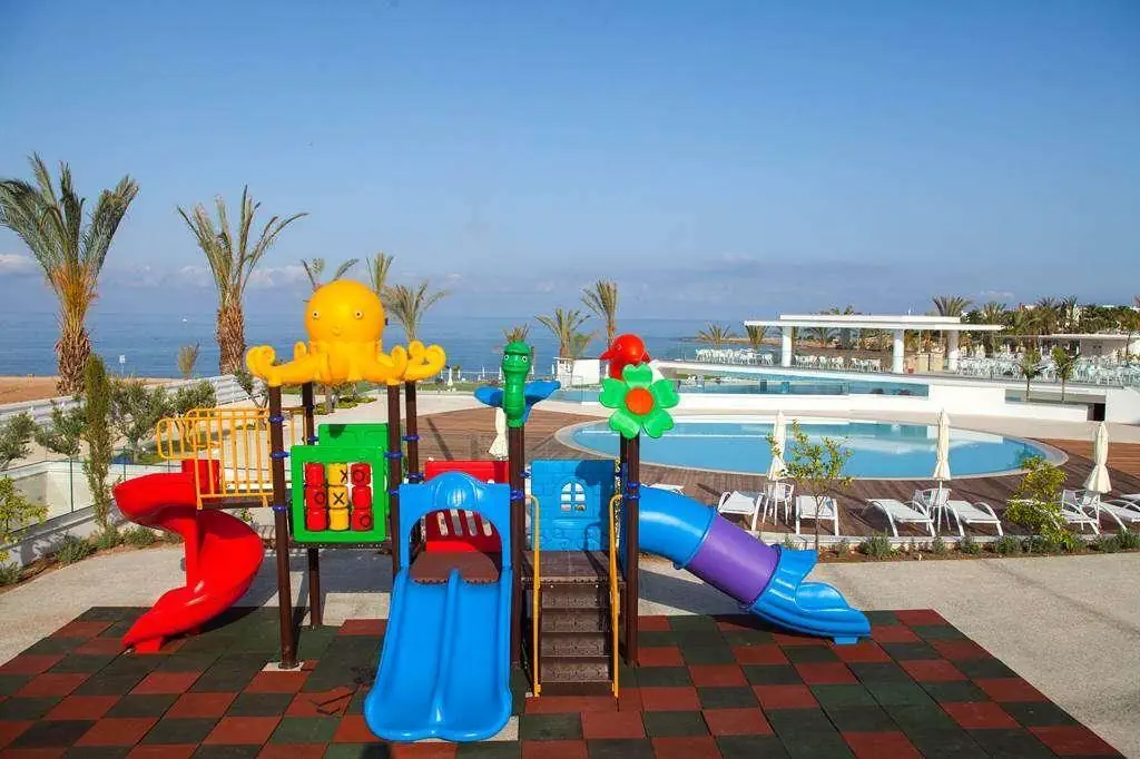 HOTEL: King Evelthon Beach Hotel & Resort