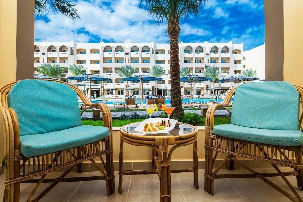 HOTEL: Nubia Aqua Beach Resort