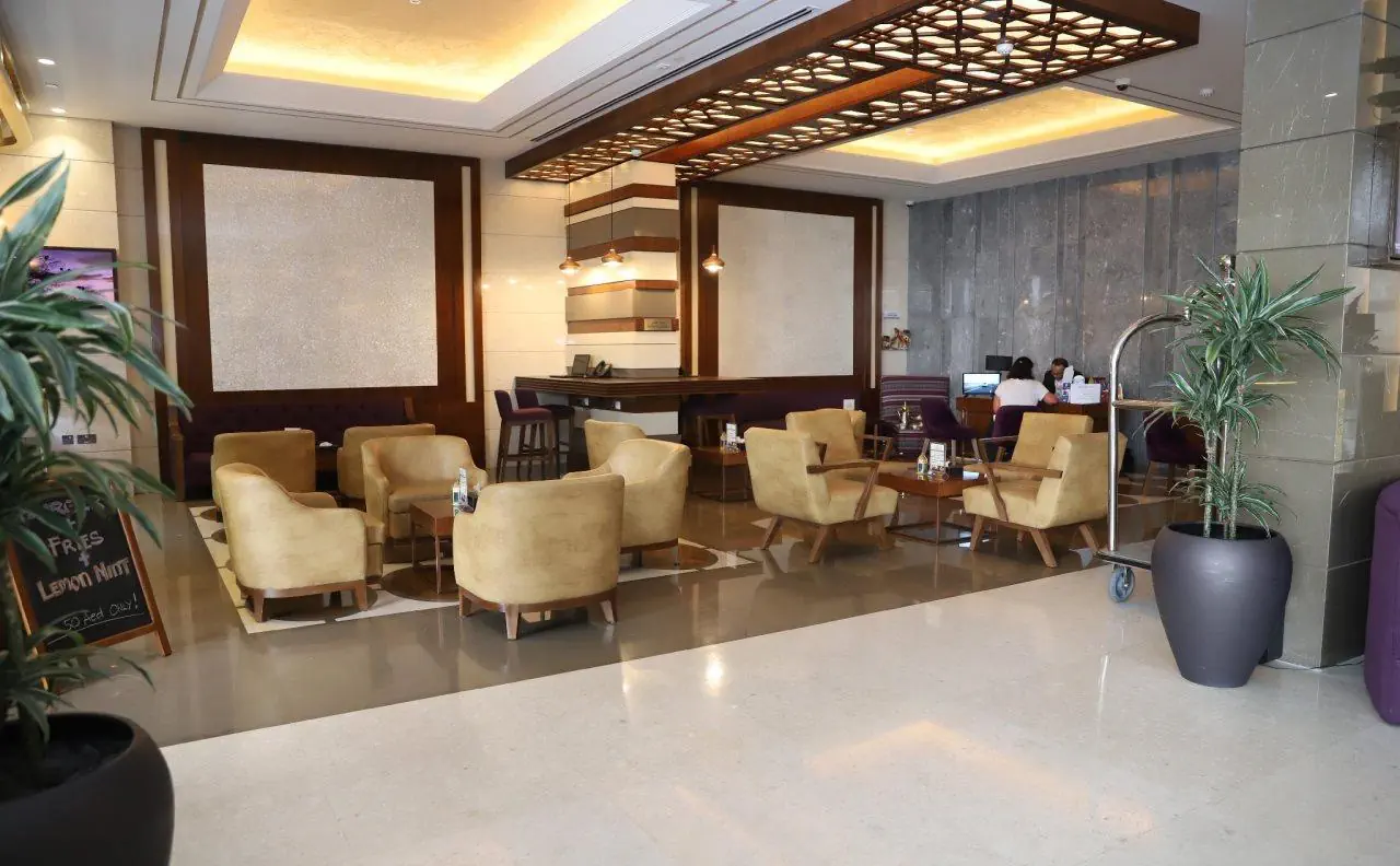 Отель: Golden Tulip Media Hotel