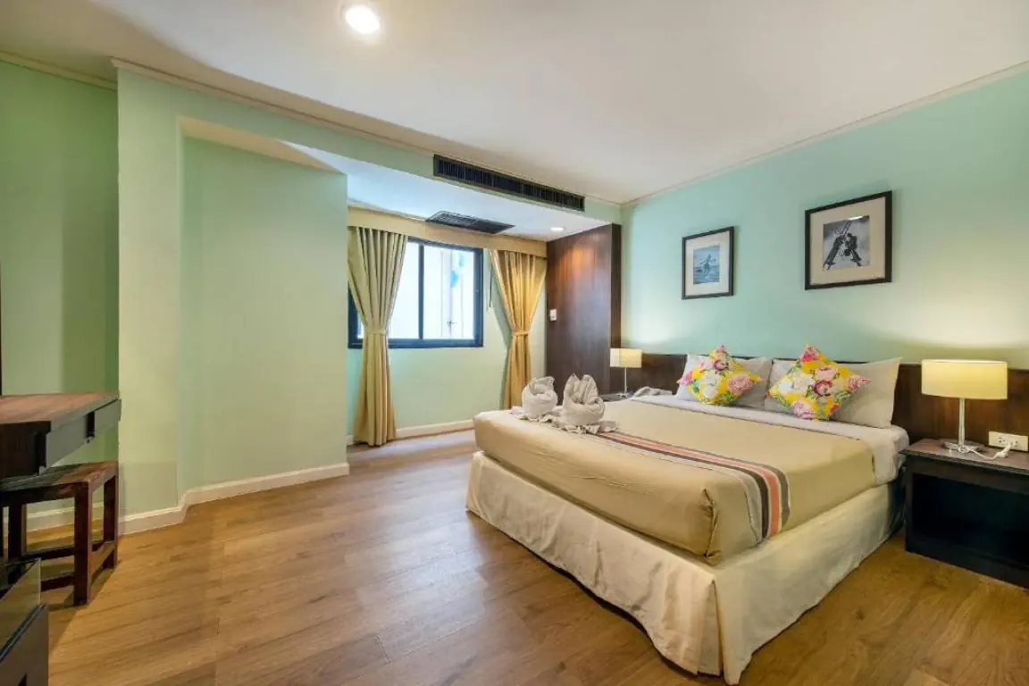 THE JOMTIEN TWELVE