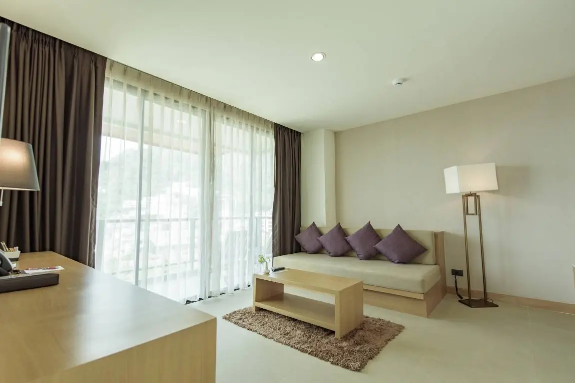 THE LUNAR PATONG