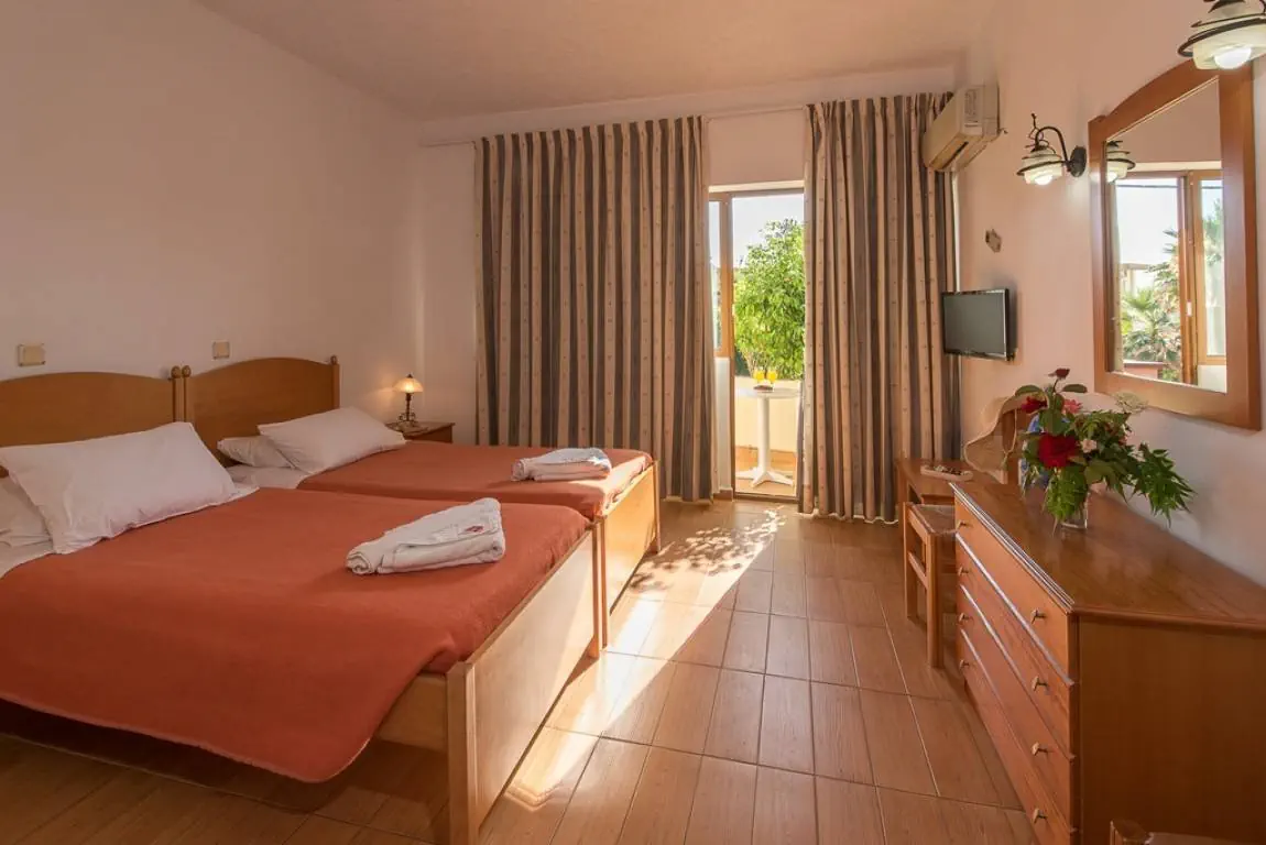 KAVROS BEACH HOTEL