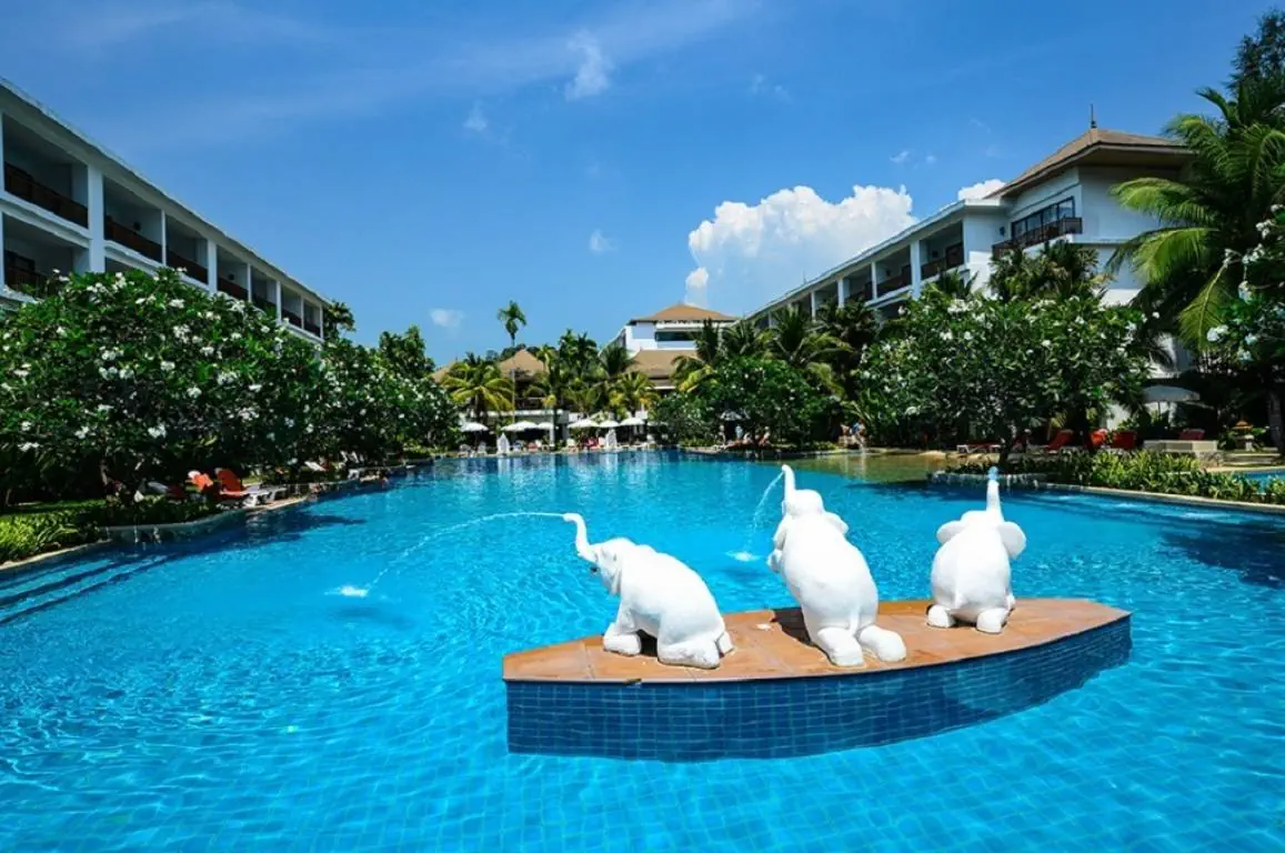 Отель: BEACH RESORT