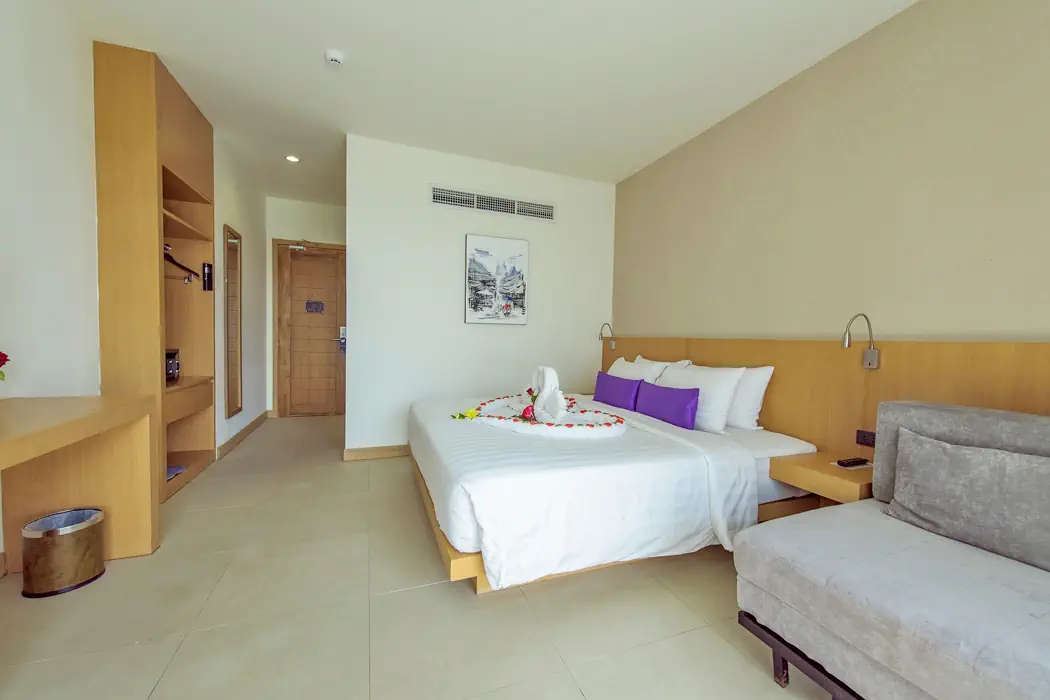 THE LUNAR PATONG