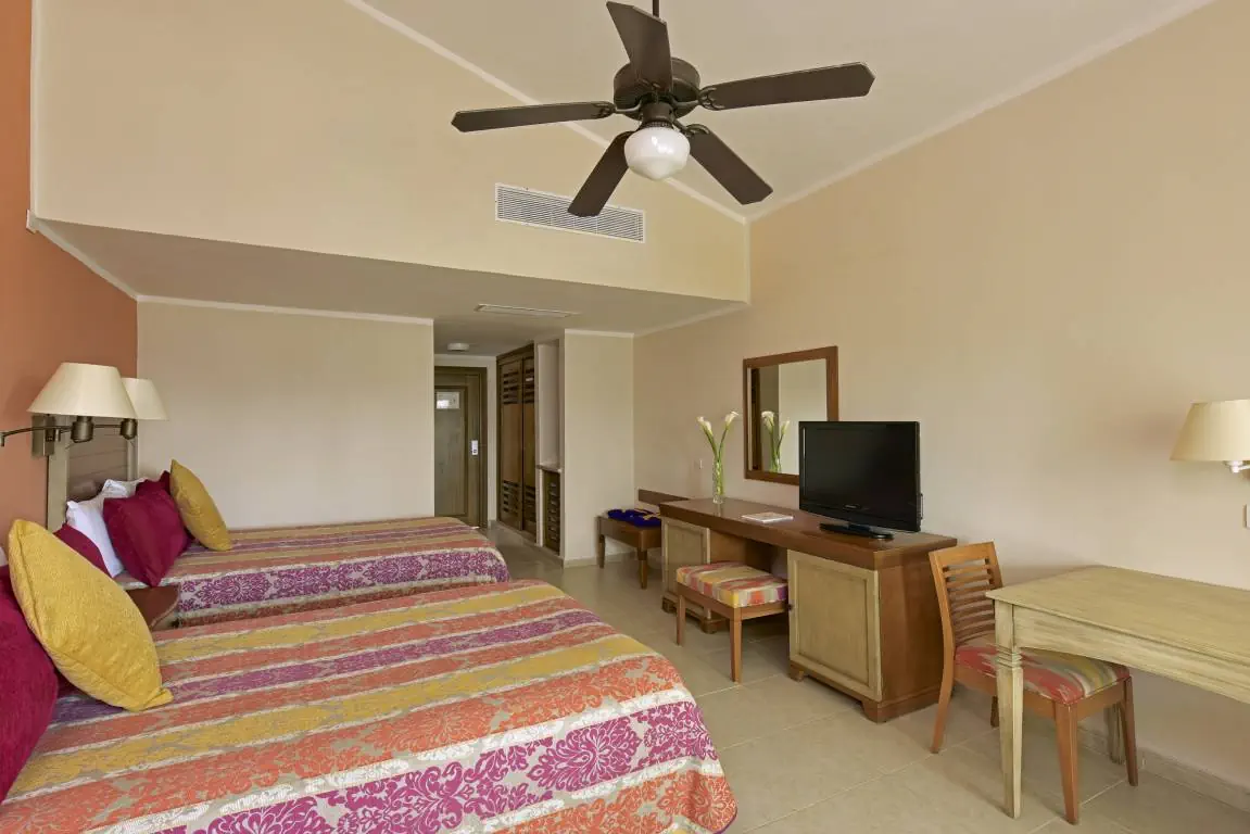 Отель: WAVES PUNTA CANA