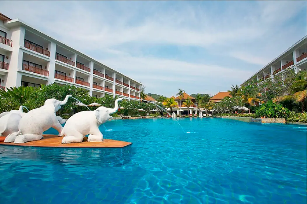 Отель: BEACH RESORT