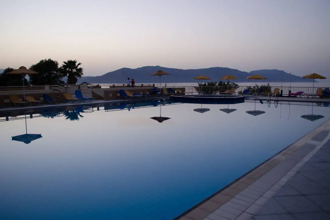 KAVROS BEACH HOTEL