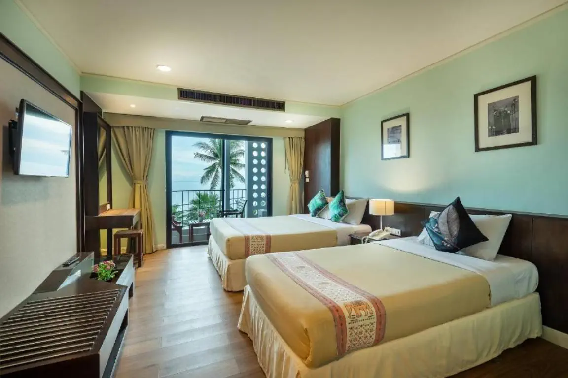 THE JOMTIEN TWELVE