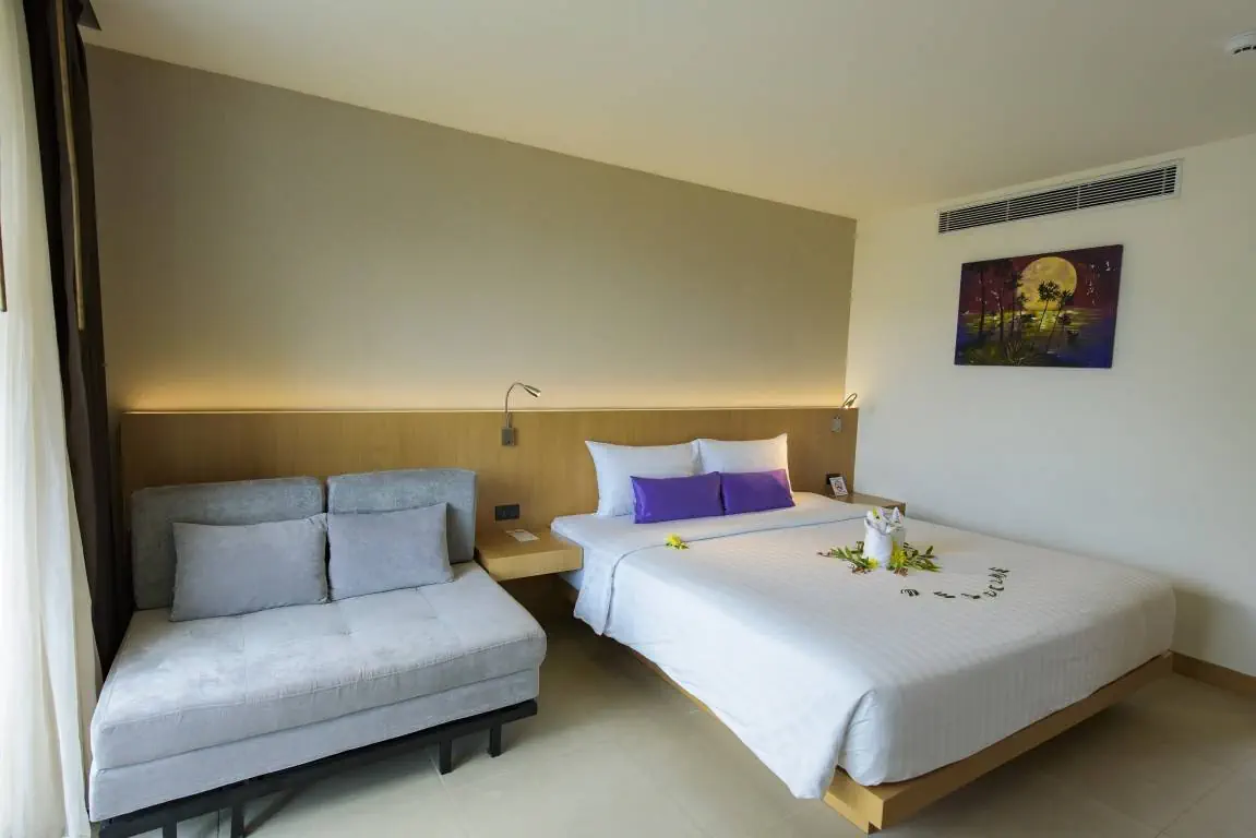 THE LUNAR PATONG