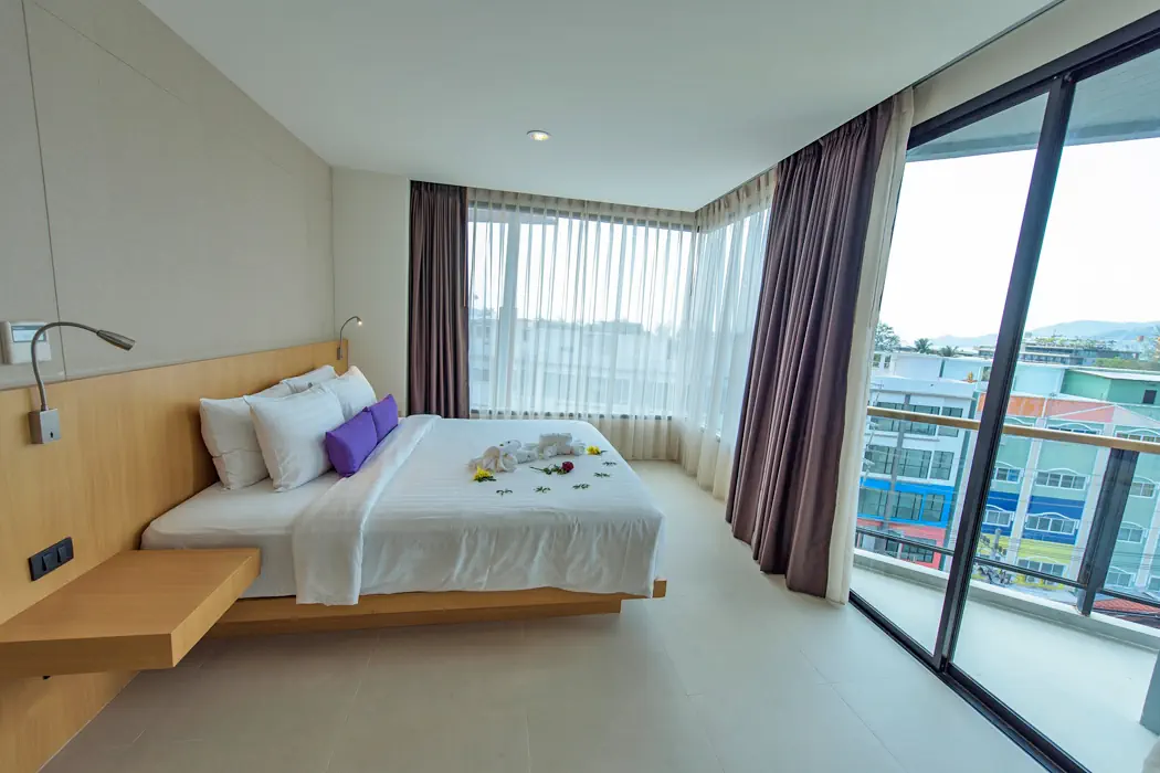 THE LUNAR PATONG
