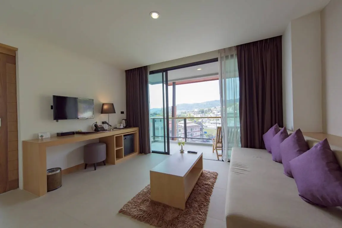 THE LUNAR PATONG