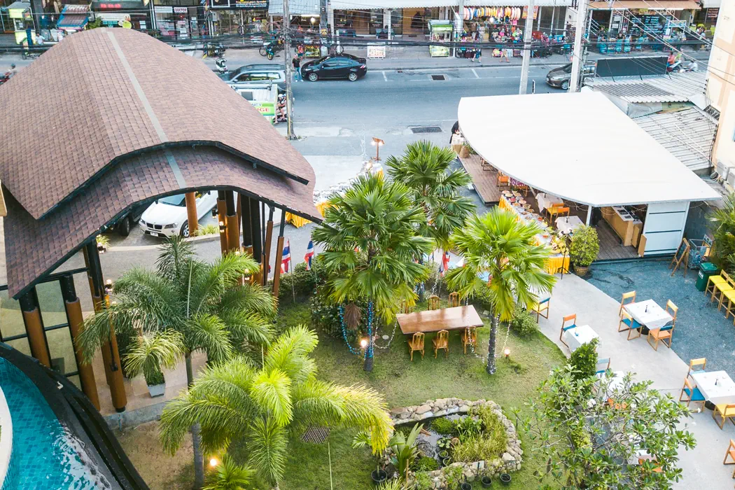 THE LUNAR PATONG