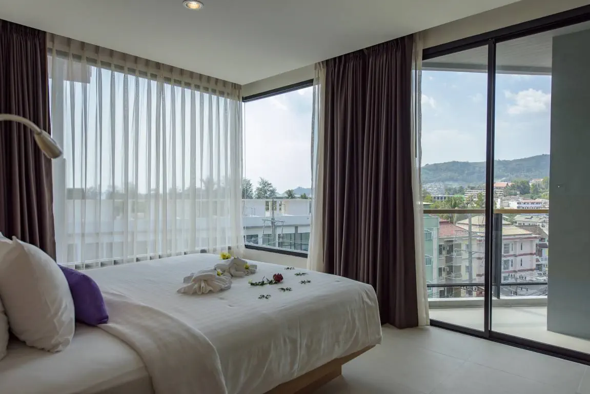 THE LUNAR PATONG