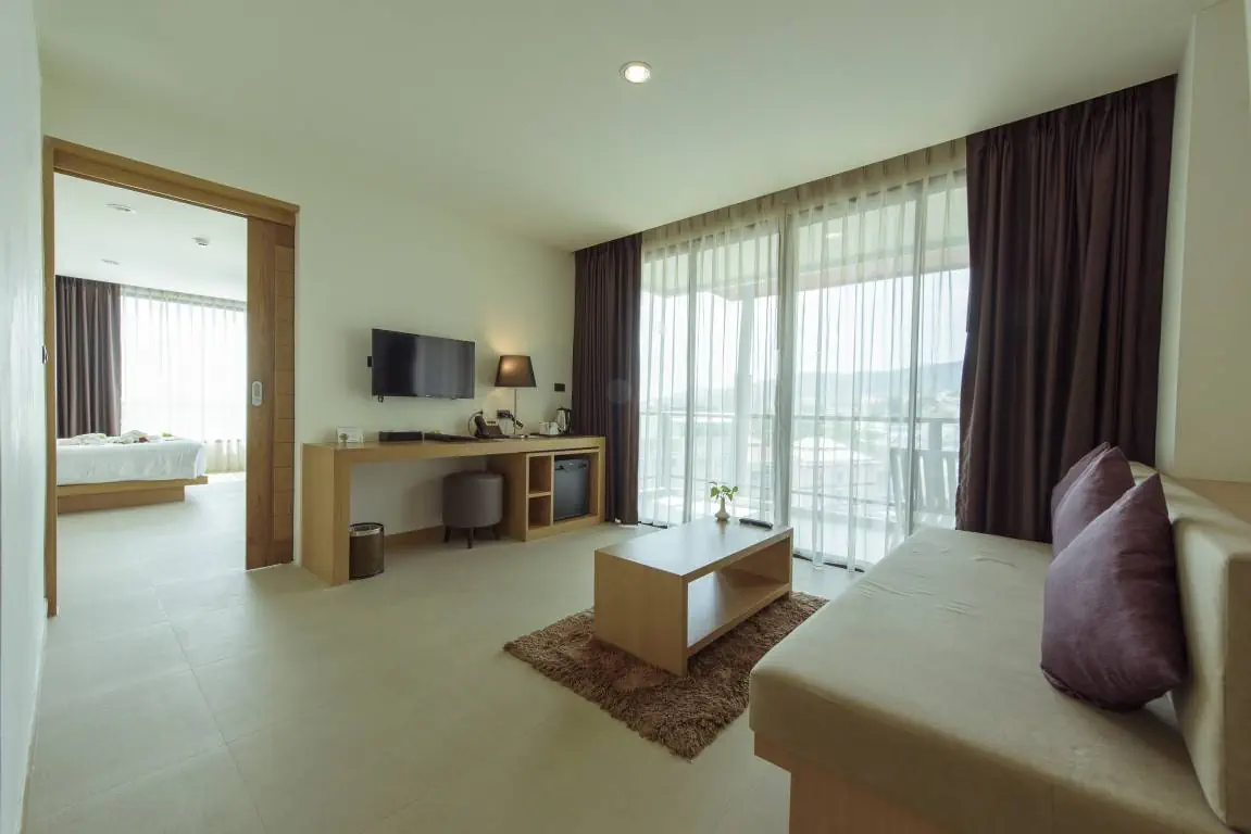 THE LUNAR PATONG