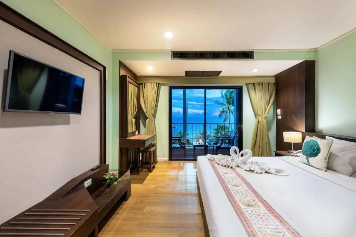 THE JOMTIEN TWELVE