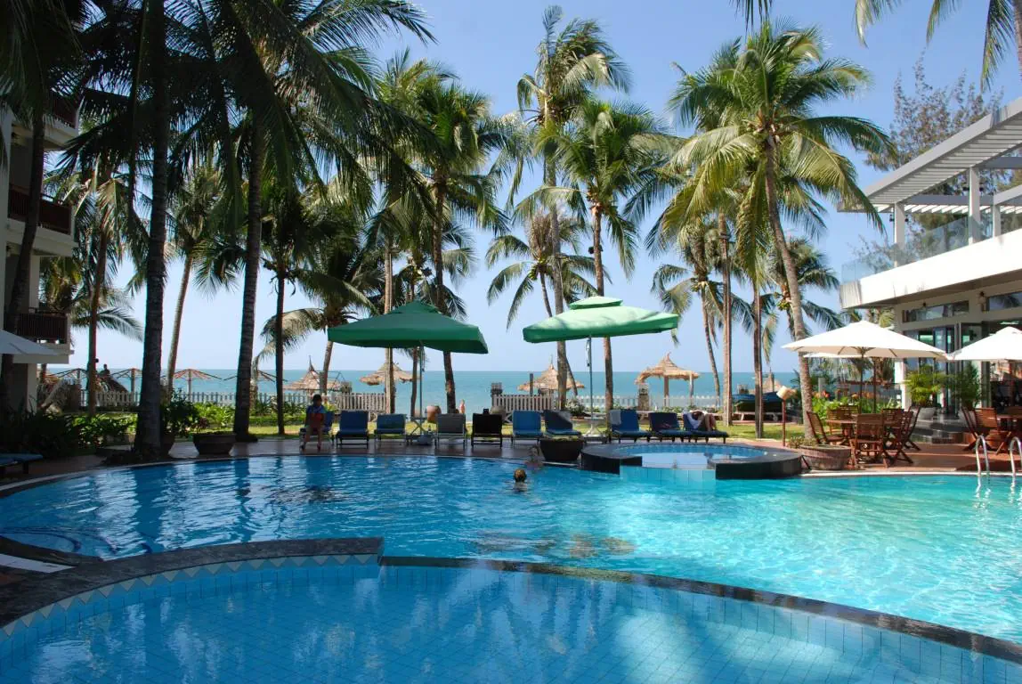 Отель: BEACH RESORT