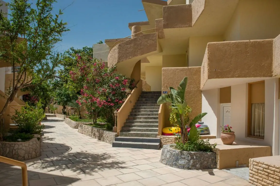 KAVROS BEACH HOTEL