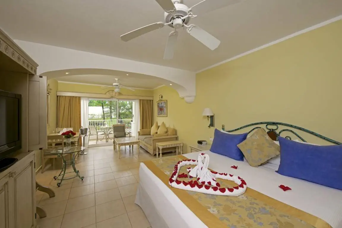 Отель: WAVES PUNTA CANA