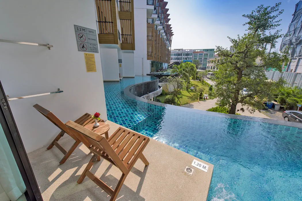 THE LUNAR PATONG