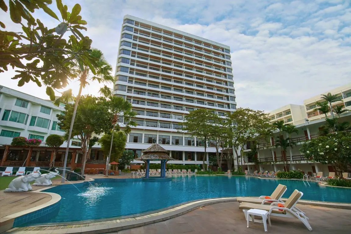 Отель: BEACH HOTEL