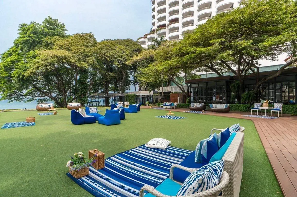 Отель: BEACH HOTEL