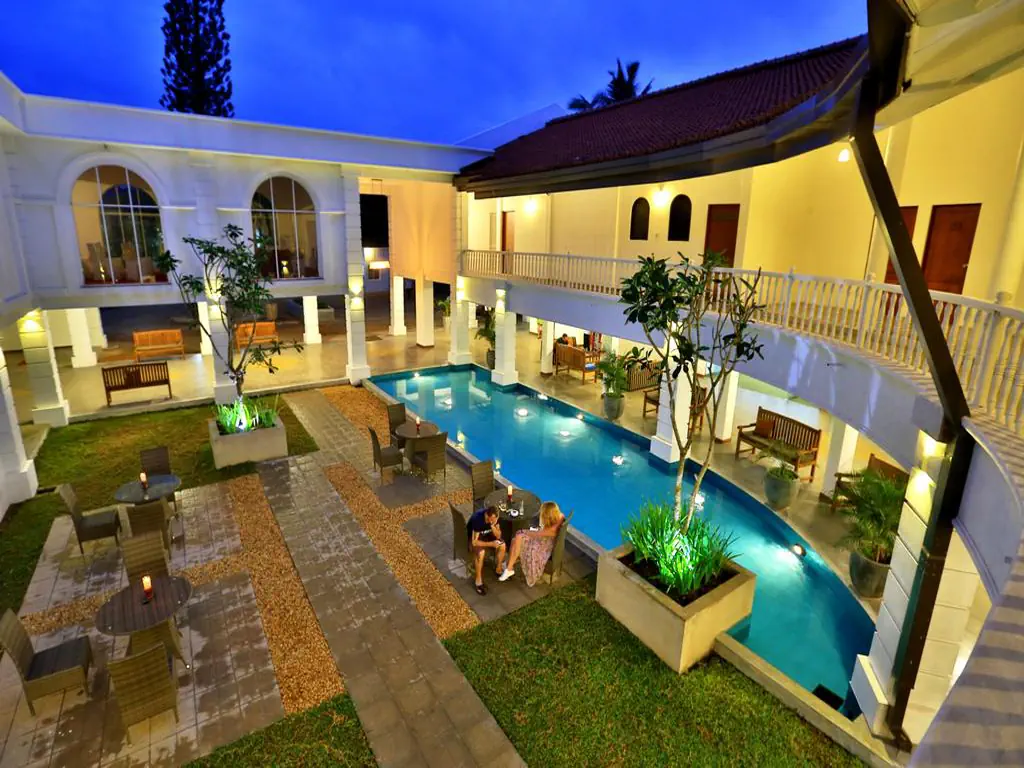 HIBISCUS BEACH HOTEL