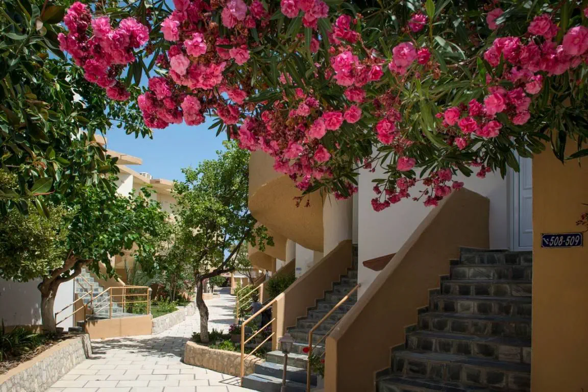 KAVROS BEACH HOTEL