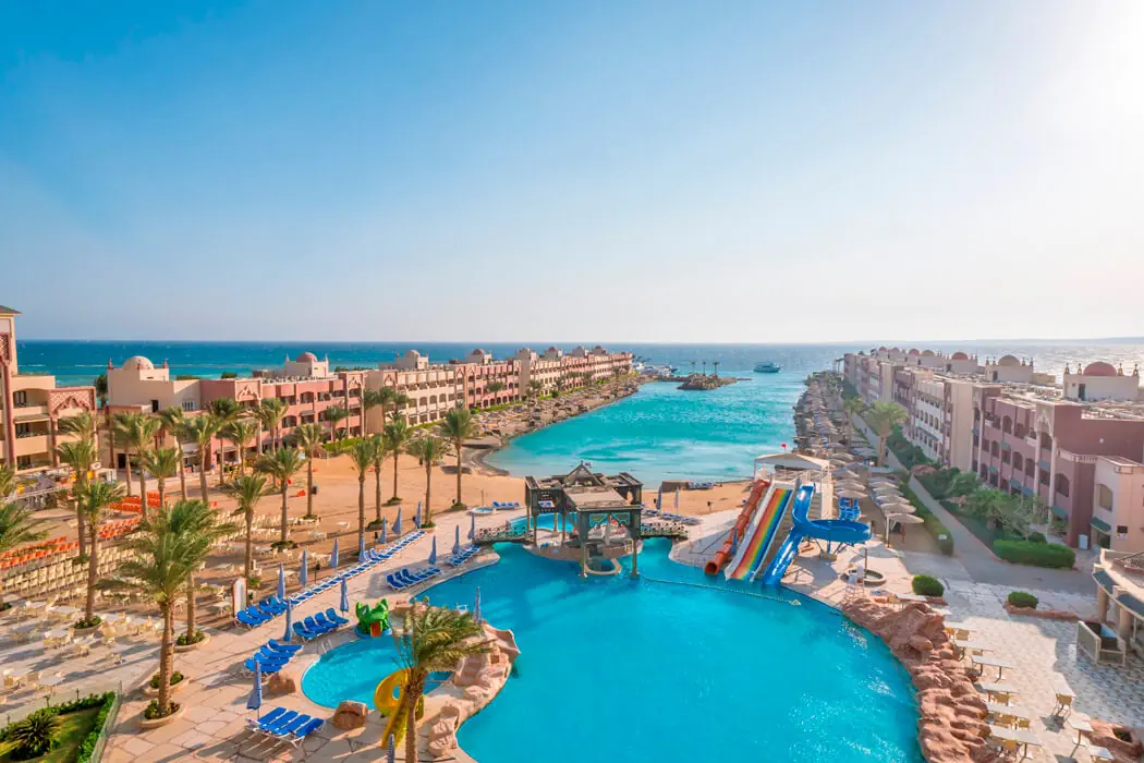 SUNNY DAYS EL PALACIO
