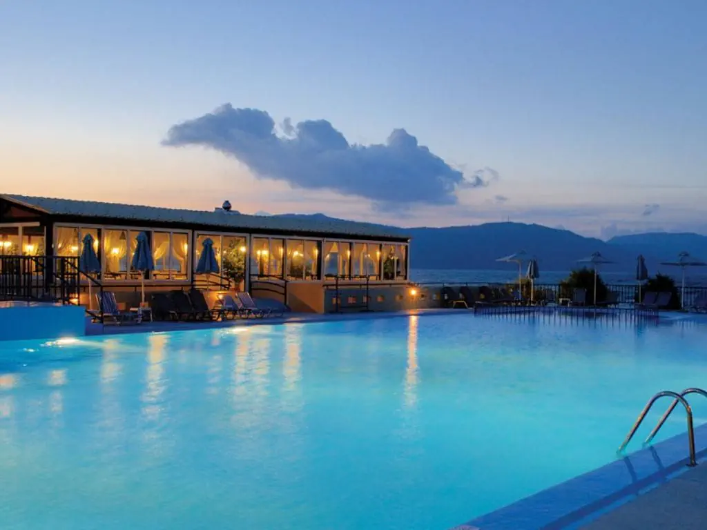 KAVROS BEACH HOTEL