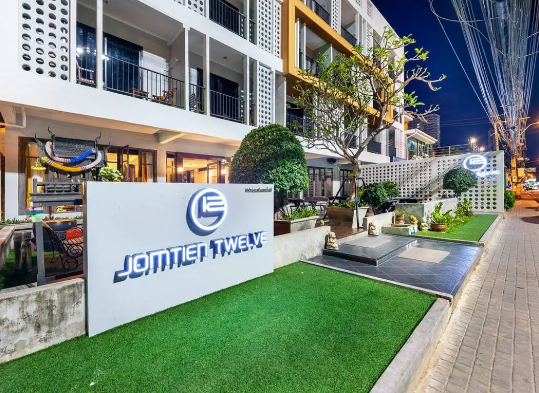 THE JOMTIEN TWELVE