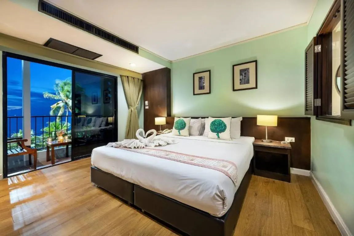THE JOMTIEN TWELVE