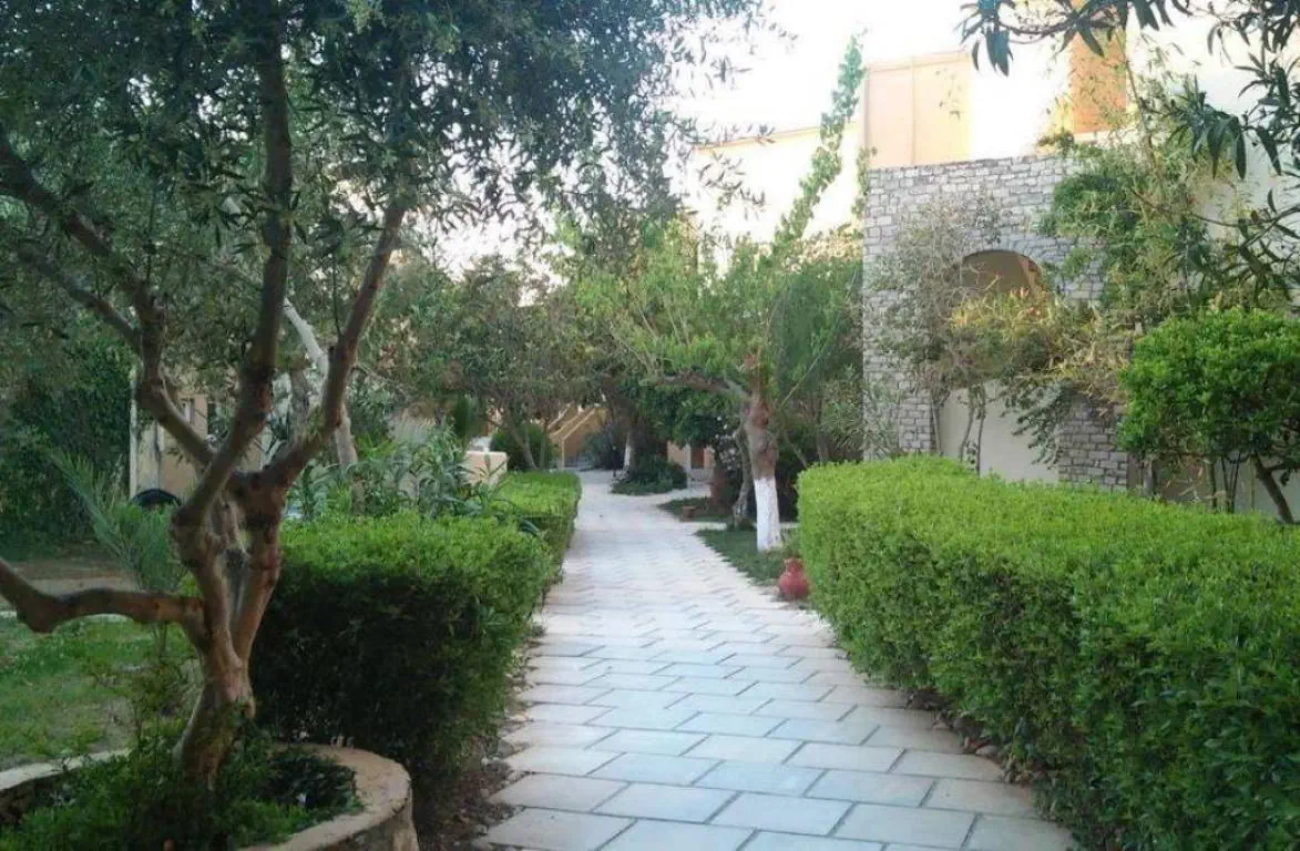 KAVROS BEACH HOTEL
