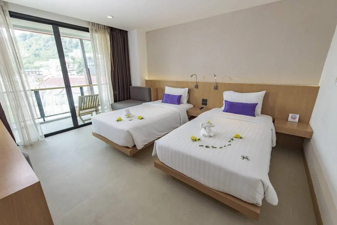 THE LUNAR PATONG